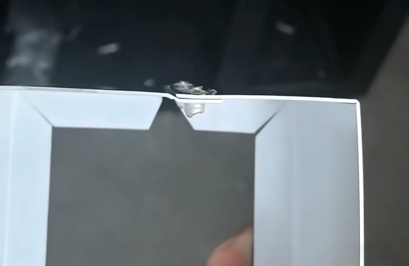Folded and notched flat-aluminum return from the NF220 product sheet