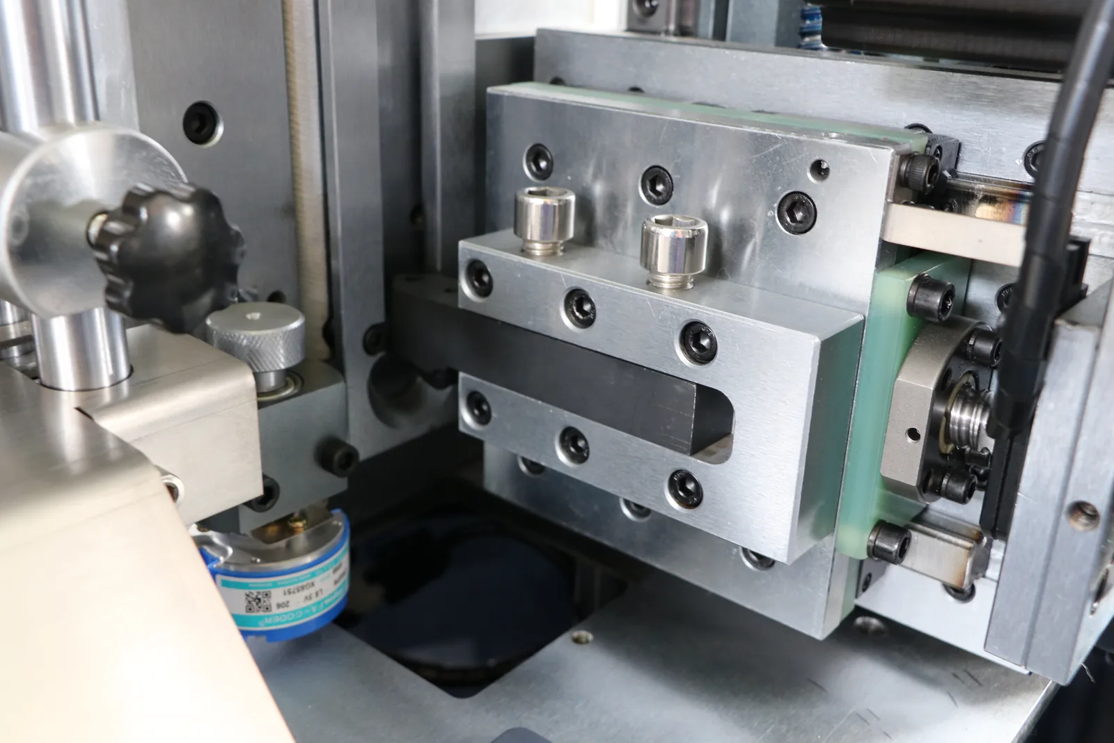 FM series bending actuator and forming area from the model product material